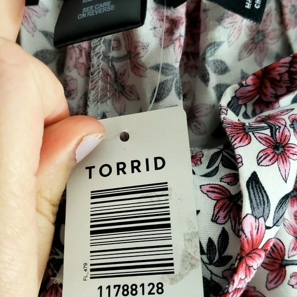 TORRID 2X WHITE & PINK MIXED PRINT WIDE LEG PANT NWT - Picture 8 of 8